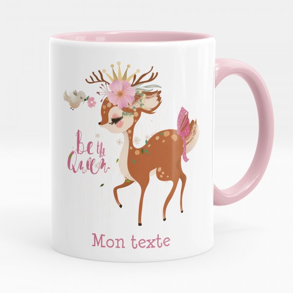 Taza personalizada para niños con diseño de cervatilla Be the Queen de color rosa